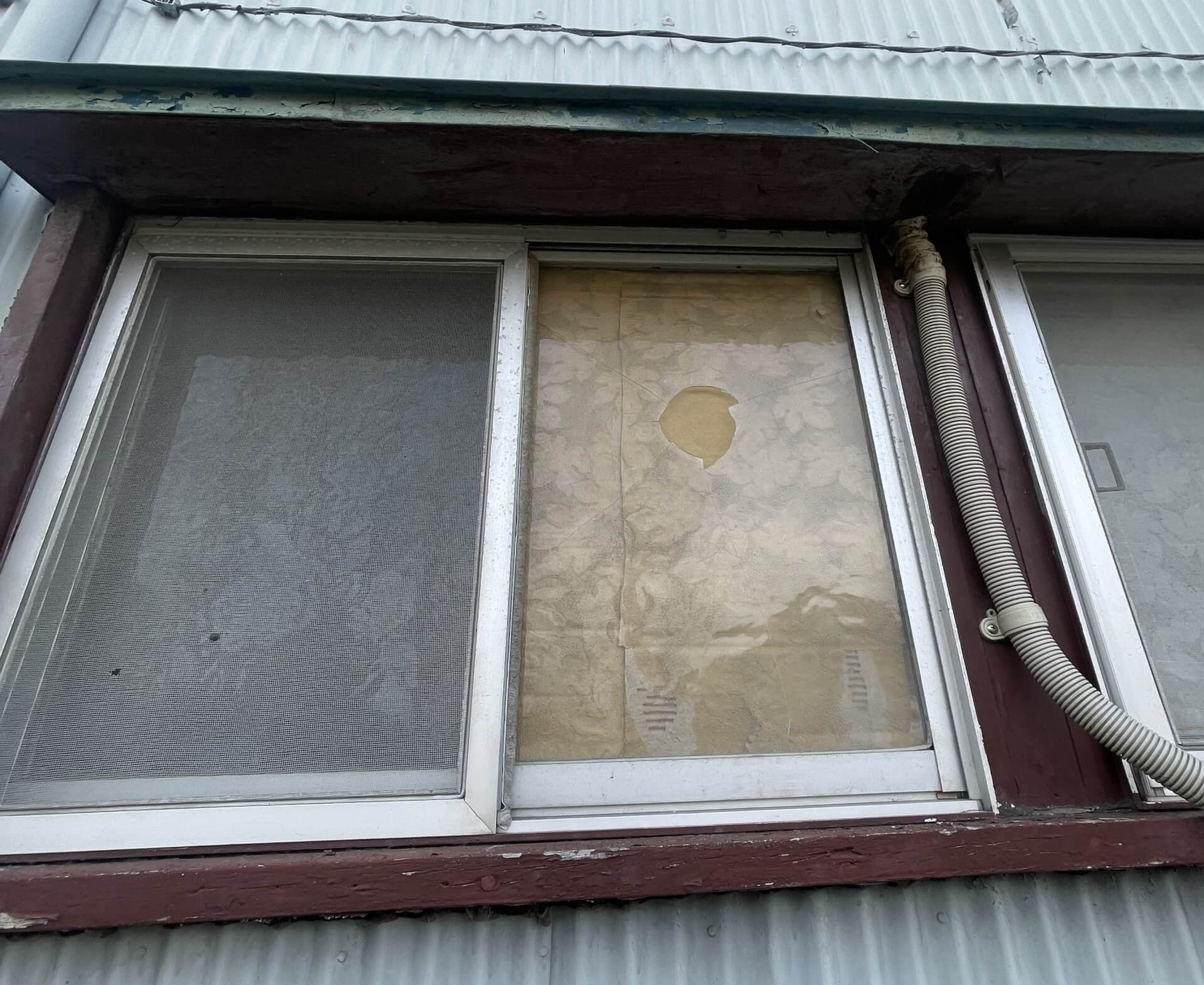 ガラス修繕 ガラス修繕　施工前